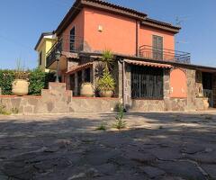 Capaccio Paestum loc.Laura villa bifamiliare con ampio giardino